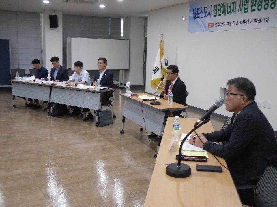 주민대표로 김기현 박사(맨 오른쪽)가 패널로 나와 제일 먼저 문제를 제기하면 발언을 했다.