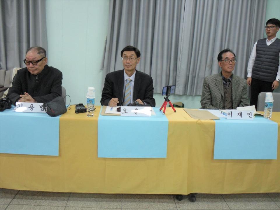 토론에 참여한 학자들.왼쪽부터 김용범 교수, 오순제 교수, 이재인 관장.
