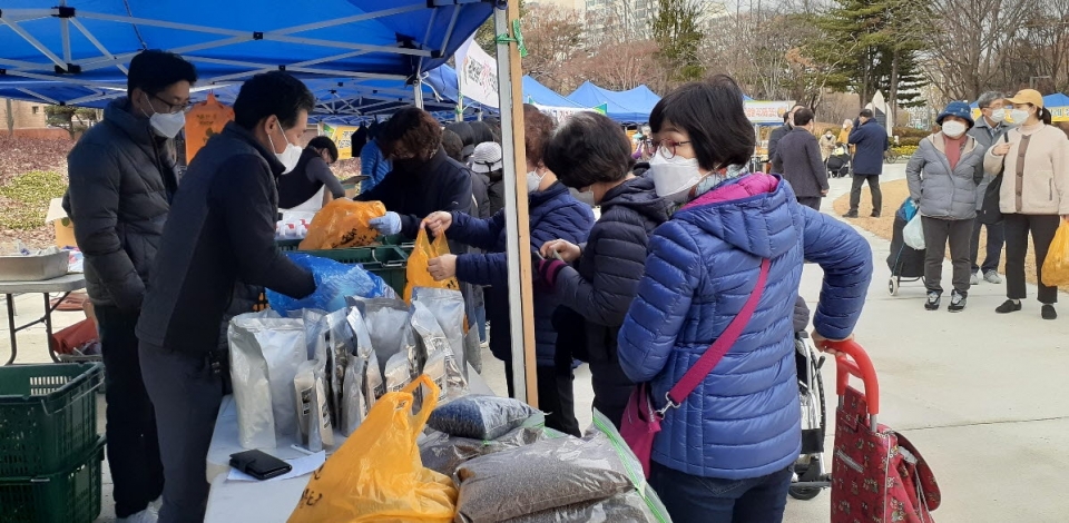 장곡면은 자매도시인 서울 양천구에서 24~25일 '직거래 장터'를 열었다. 홍성군 제공