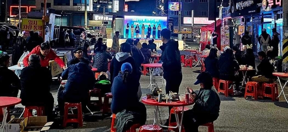 월산상가번영회가 지난해 10월 열었던 ‘상다리 펴는 날’ 이벤트. 이승주 회장 페이스북 참조