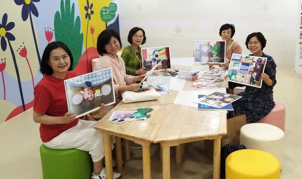 올해 인생도서관 네 번째 주인공 ‘소수정예’는 어린이 리더십코치들의 모임이다. 이영수 회장 제공