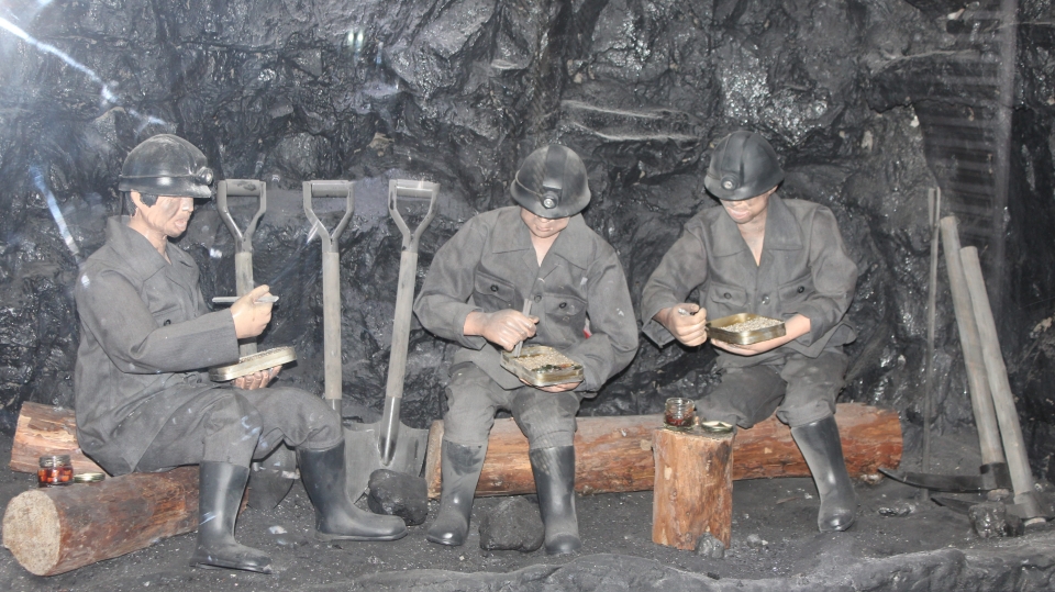 보령 석탄박물관은 정말 실감 가는 곳이었다. 사진은 광부들의 식사 모습을 재현한 모형. 사진=노진호 기자